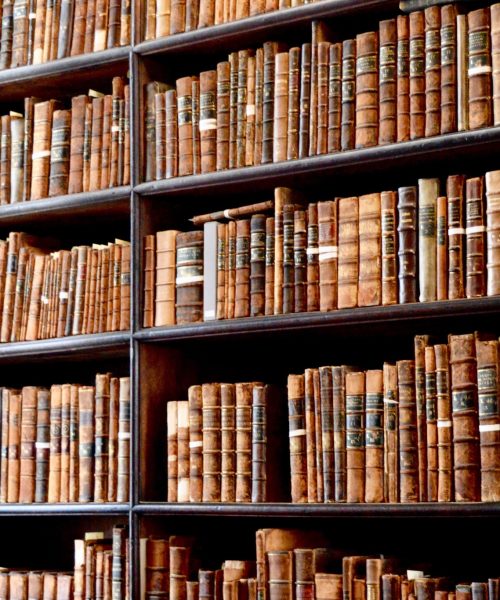 hundreds-of-old-books-in-the-library-of-trinity-college-in-dublin-ireland-with-a-ladder-to-reach-.jpg hundreds-of-old-books-in-the-library-of-trinity-college-in-dublin-ireland-with-a-ladder-to-reach-.jpg